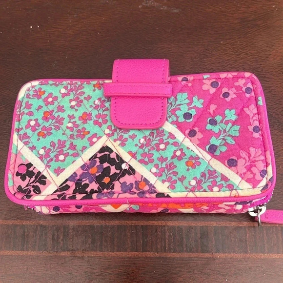 Vera Bradley Handbags - Vera Bradley Modern Medley Glenna RETIRED 2017 Trifold Wallet ID Case